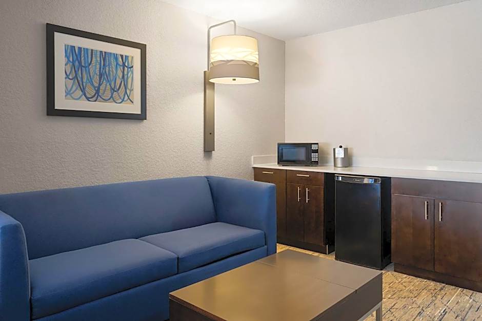 Holiday Inn Express St. Petersburg North / I-275 By IHG