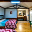The Historic Leakey Inn
