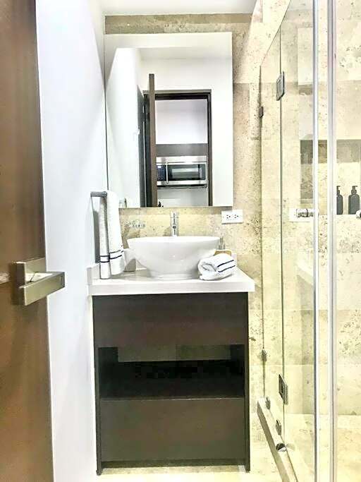 012 Modern Studio Luxurious Condo Wifi 100 Mb