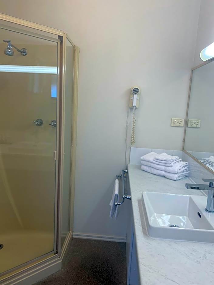 Deniliquin Country Club Motor Inn