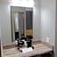 Oak Hill Inn & Suites