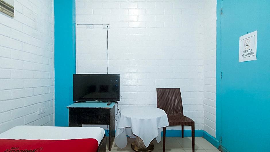 RedDoorz @ La Maria Pension and Tourist Inn