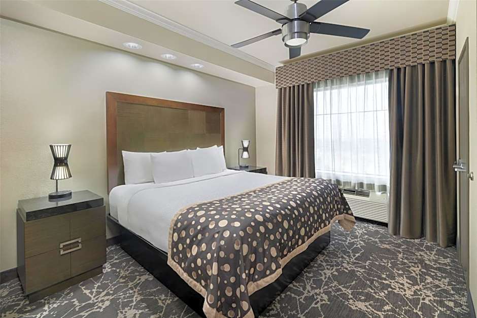 Best Western Premier Crown Chase Inn & Suites