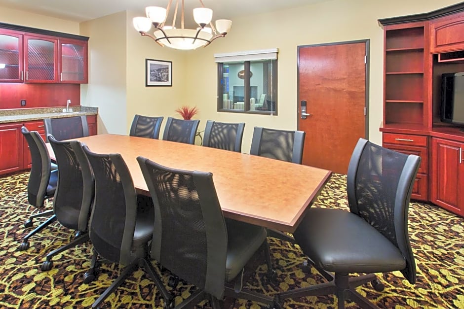 Holiday Inn Express Hotel & Suites Astoria, an IHG Hotel
