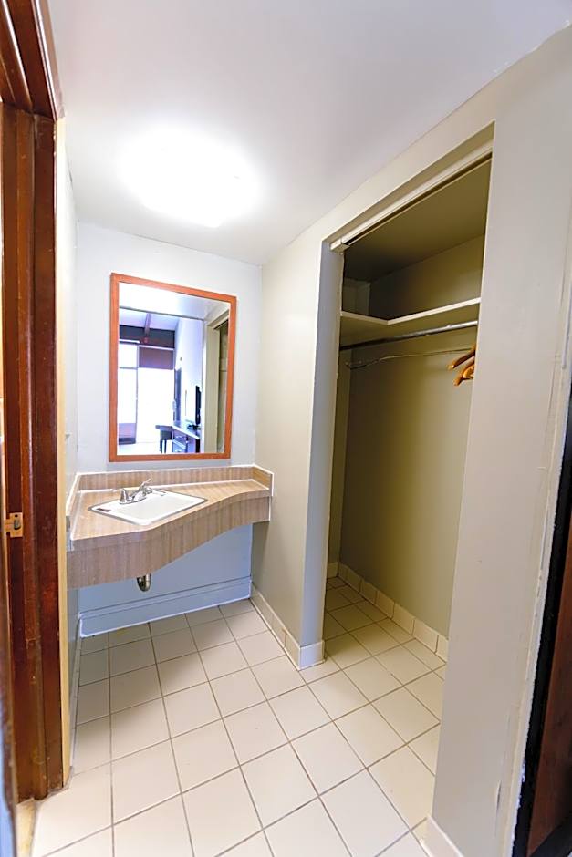 OAKS MOTEL GREENSBORO NC