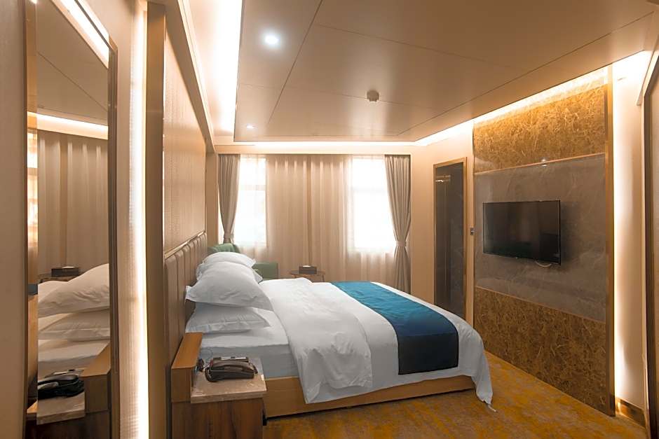 Photo 1 of 10 of Deluxe 1 King Bed