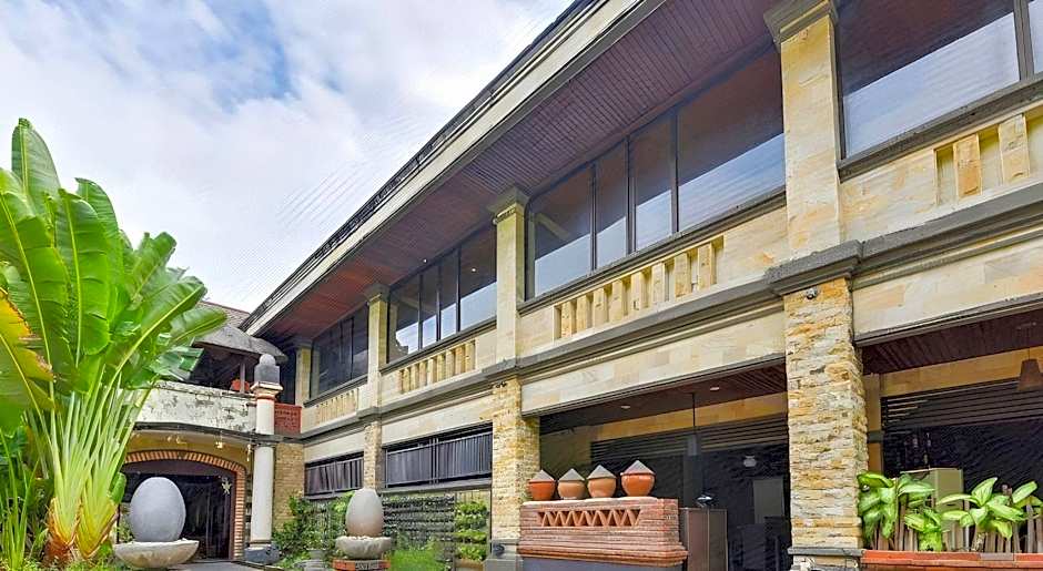 Super OYO Townhouse Oak Maxi Hotel Legian