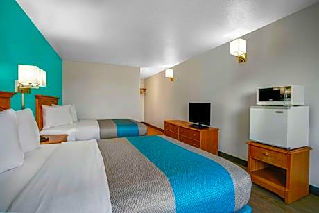 Deluxe Queen Room with Two Queen Beds - Non-Smoking