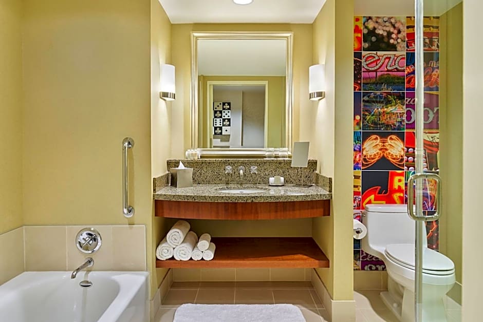 Renaissance by Marriott Las Vegas Hotel