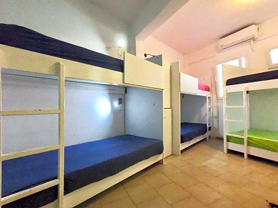 Fira Backpackers Place