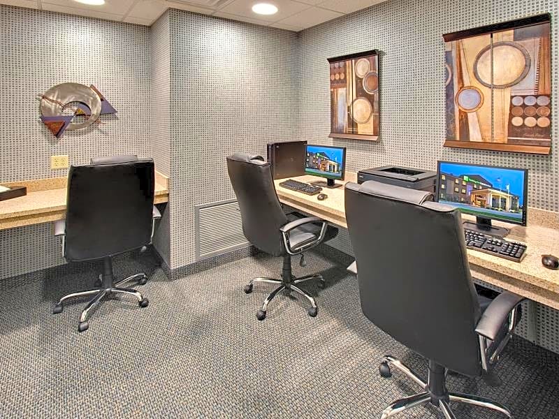 Holiday Inn Express Hotel & Suites Grand Island