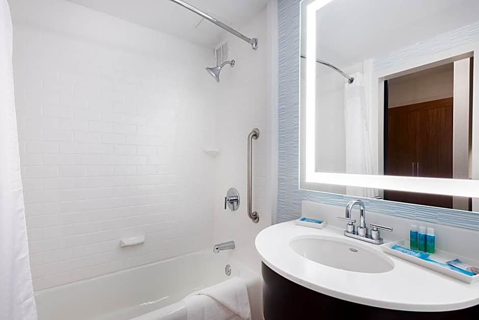 Holiday Inn Express Boston-Waltham By IHG