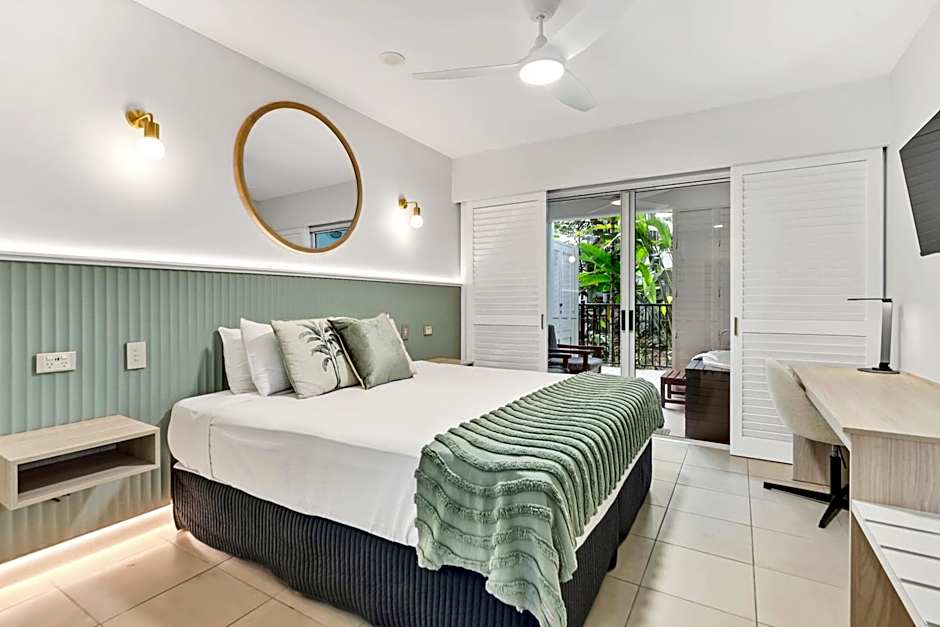 Elysium Private Apartments at Beach Club & Spa