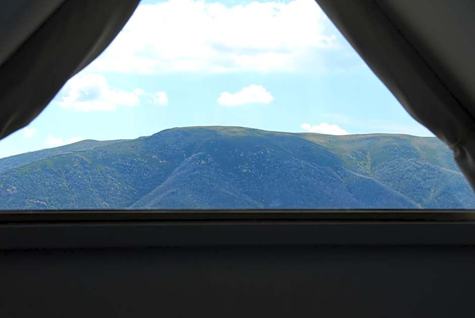 Summit Ridge Alpine Lodge