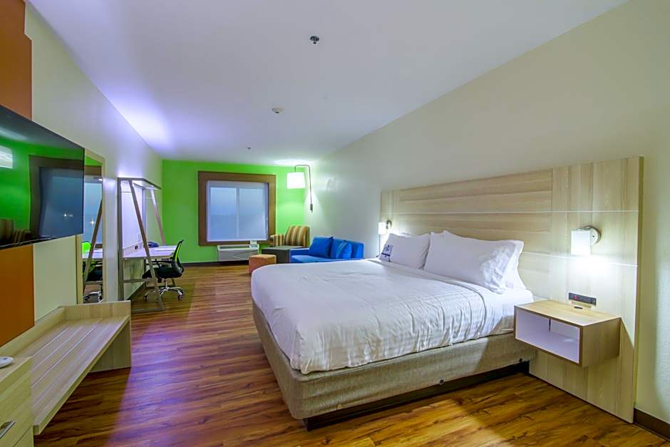 Holiday Inn Express & Suites Raymondville By IHG