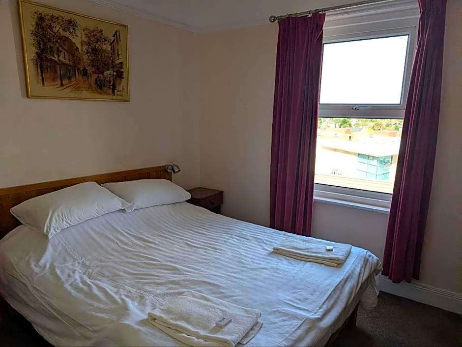 Dolphins Hotel