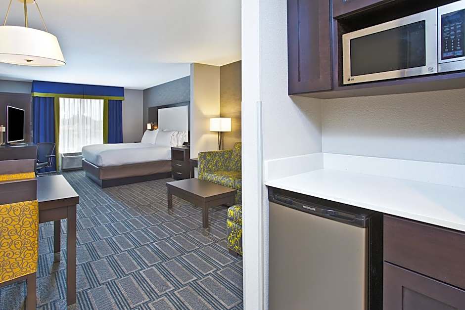 Photo 1 of 2 of 1 King Bed Suite