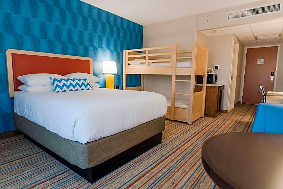 Howard Johnson by Wyndham Anaheim Hotel & Water Playground
