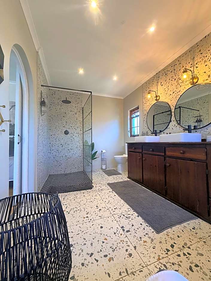 Dolphin Circle Bed and Breakfast