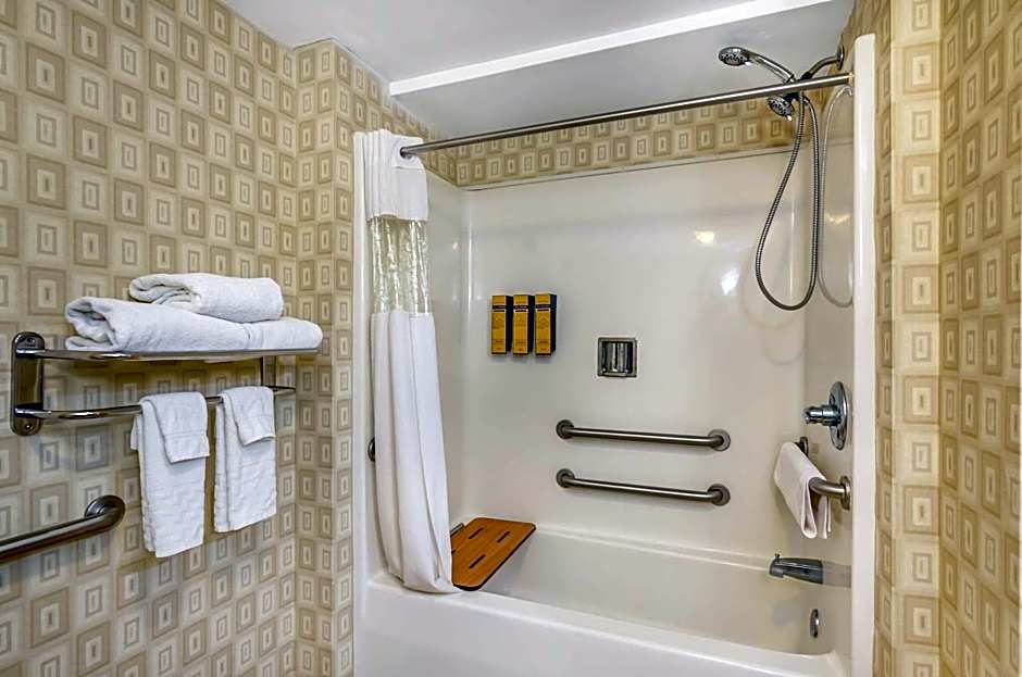 Best Western Plus Waynesboro Inn & Suites Conference Center