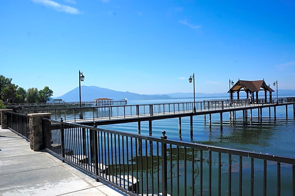 Lakeview Inn