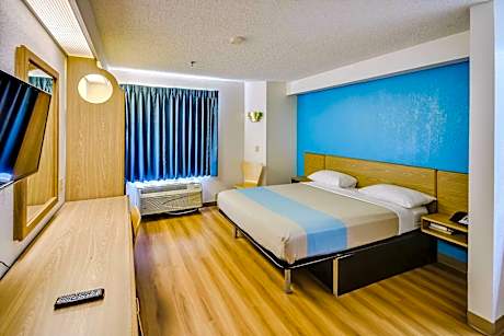 Queen Room - Non-Smoking