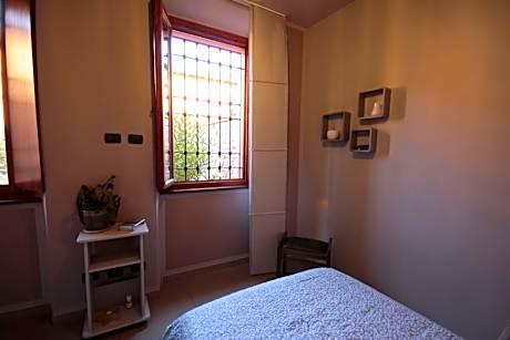 Standard Single Room with Shared Bathroom