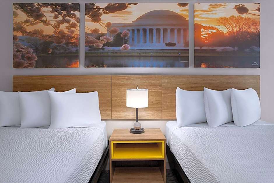 Days Inn by Wyndham Frederick