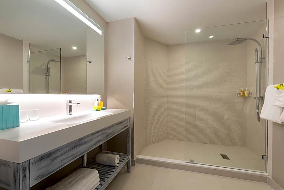Sea Breeze Beach House All Inclusive by Ocean Hotels