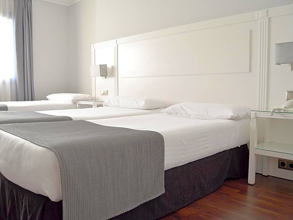 Photo 1 of 7 of Triple Room
