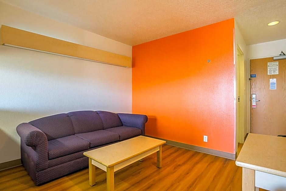 Motel 6-Bernalillo, NM
