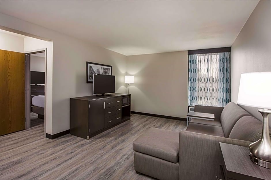 La Quinta Inn & Suites by Wyndham Festus - St. Louis South