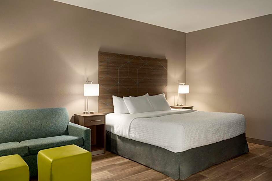 La Quinta Inn & Suites by Wyndham Shawnee
