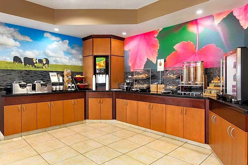 Fairfield Inn & Suites by Marriott Toledo Maumee