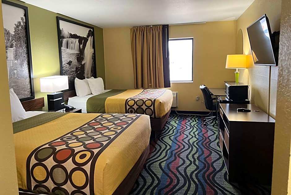 Super 8 by Wyndham Farmington