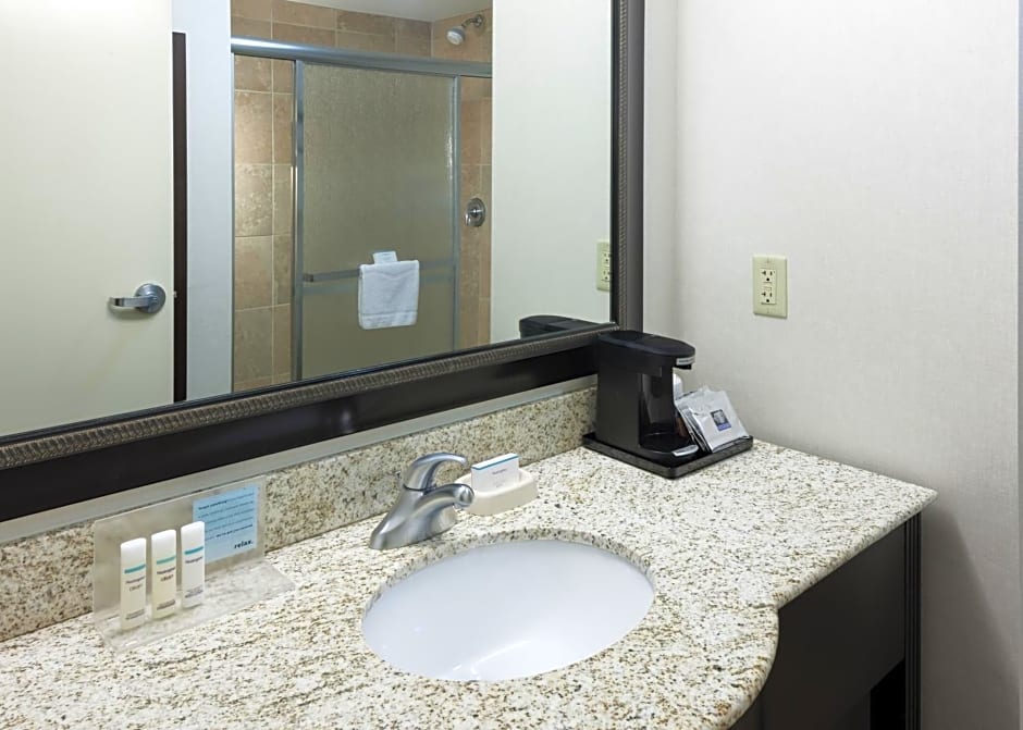 Hampton Inn & Suites Omaha-Downtown