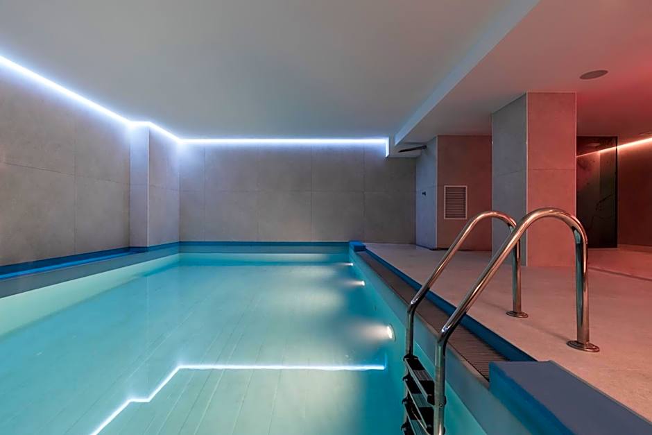 Suites Plaza Hotel & Wellness