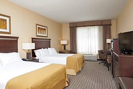 2 Queen Beds W Whirlpool Tub Non-Smoking