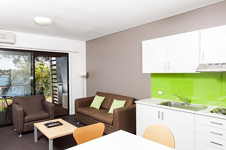 Majestic Oasis Apartments