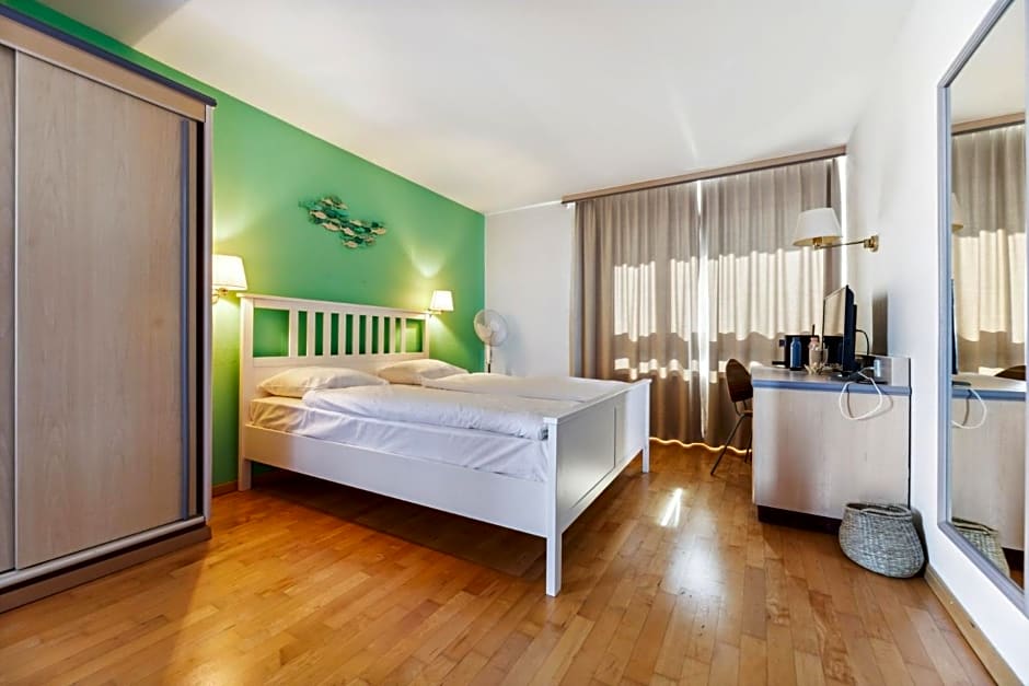 becozy du Lac Self-Check In Hotel Riviera Edition