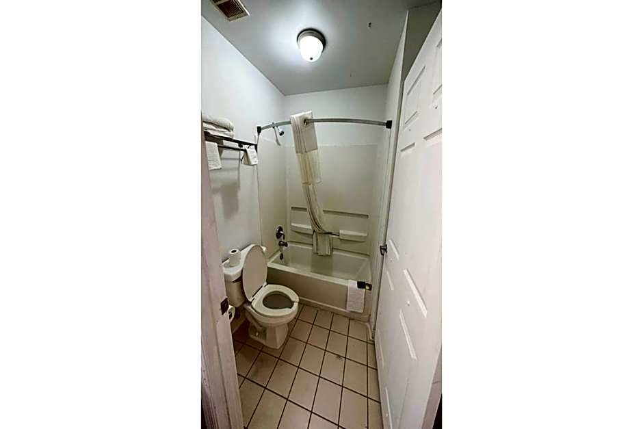Executive Inn By OYO Ridgeway I-77