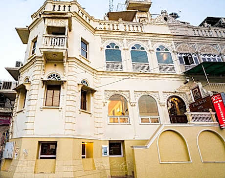 Palace On Ganges Hotel
