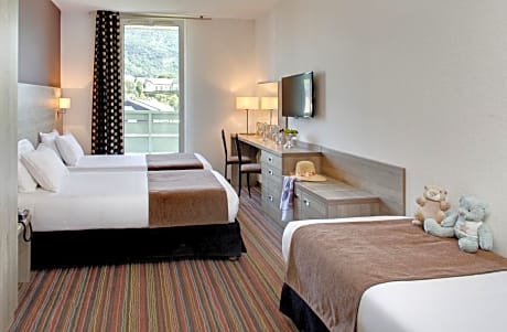 Triple Room ( three single beds)