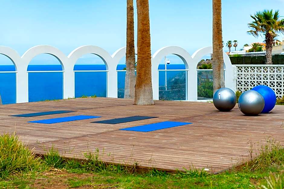 Atlantic Holiday Hotel