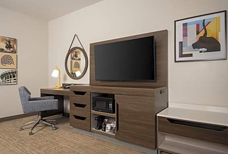 1 King Bed Nonsmoking