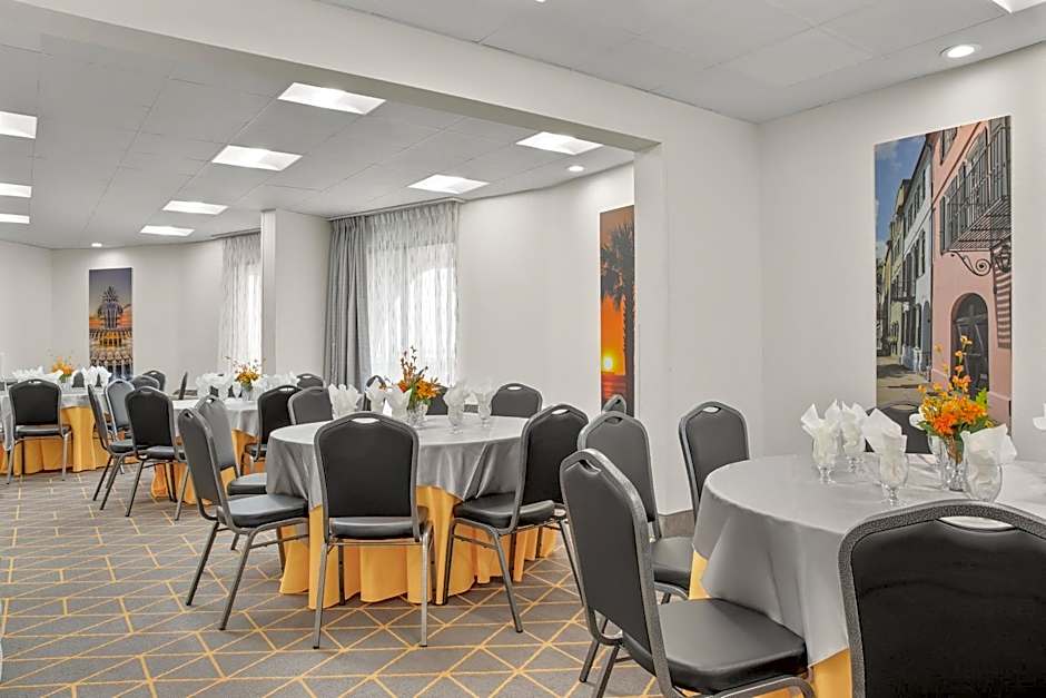 Holiday Inn Charleston-Riverview By IHG