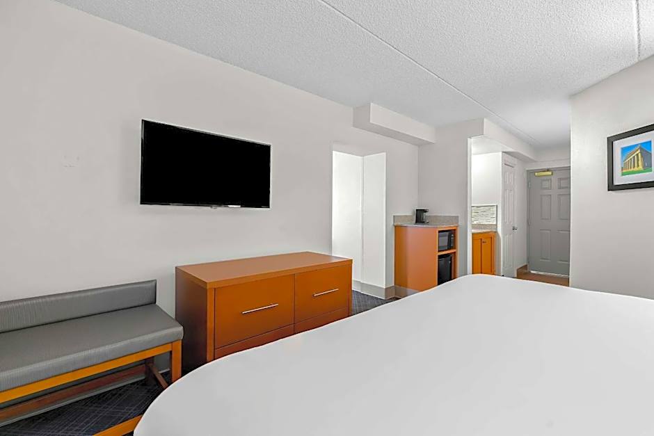 Comfort Inn & Suites Nashville Near Tanger Outlets I-24 Antioch