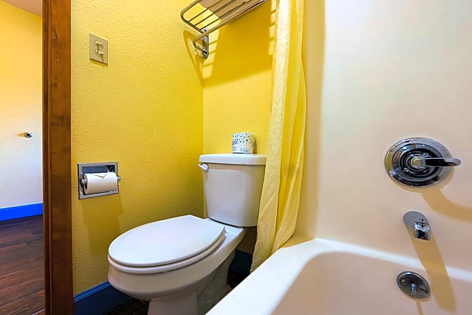 Coastal Inn by OYO Lincoln City - Oregon Coast Hwy