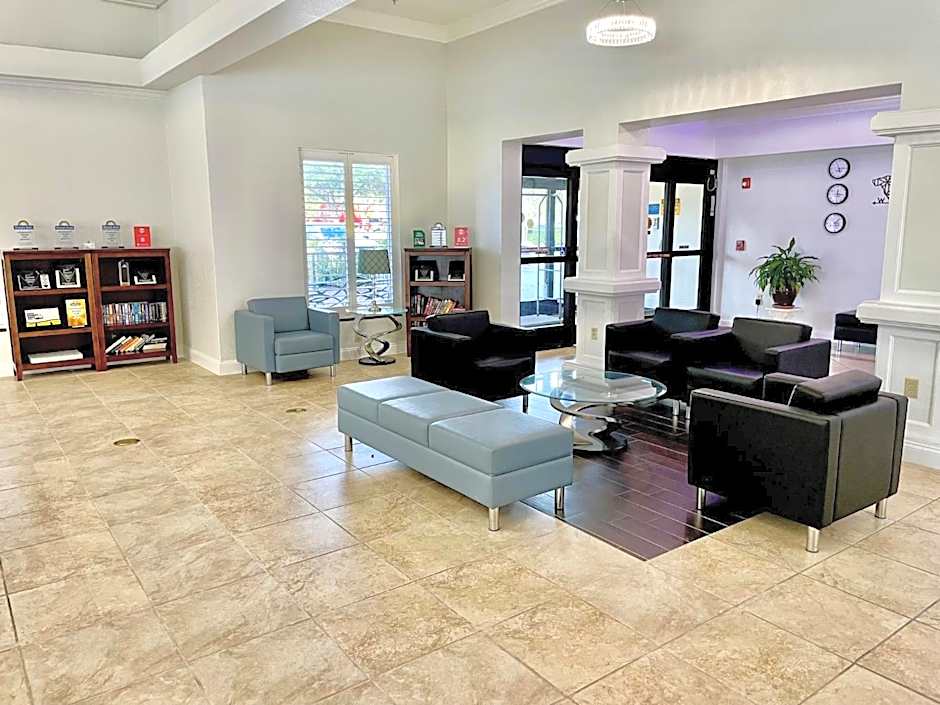 Days Inn & Suites by Wyndham Lakeland