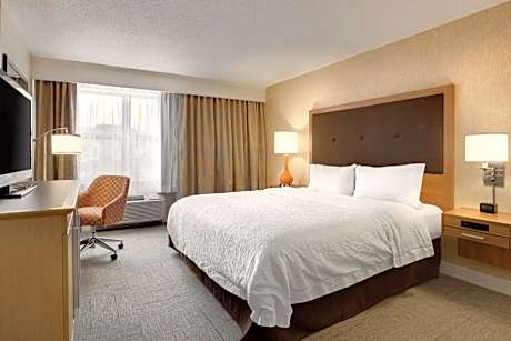 King Room with Accessible Tub - Mobility and Hearing Access/Non-Smoking
